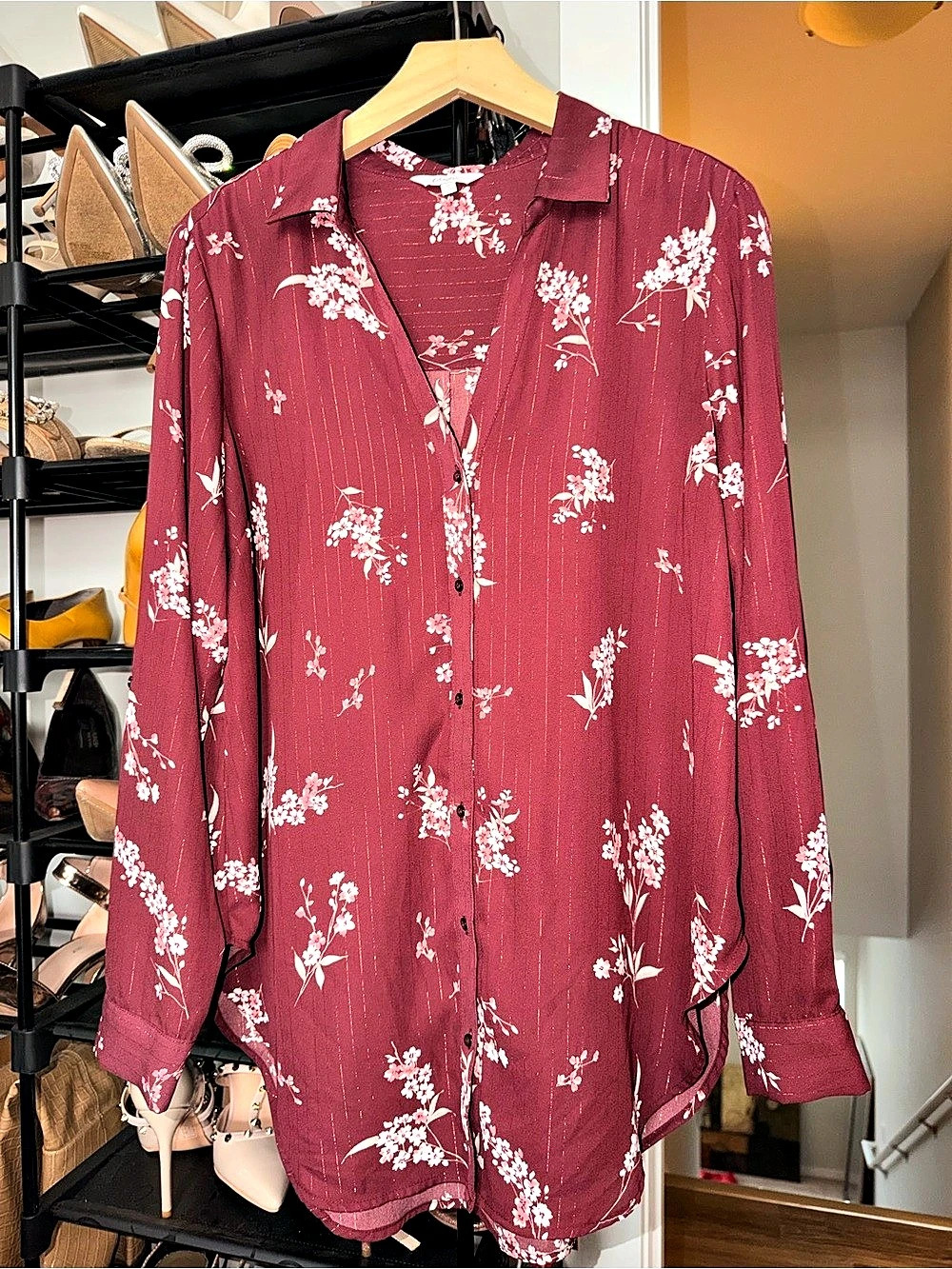 Candies Floral Button Down in Red & White XL Like New